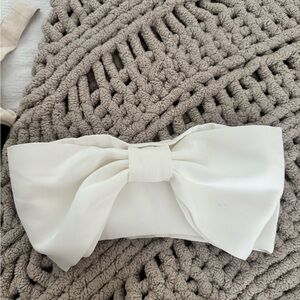 Medium meshki bow crop top